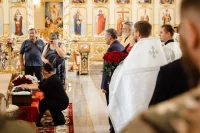 Родственники на прощании не могли ничего говорить — они рыдали.