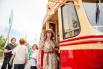 После прибытия трамваем на финальной точке состоялась выставка исторических вагонов и автомобилей.