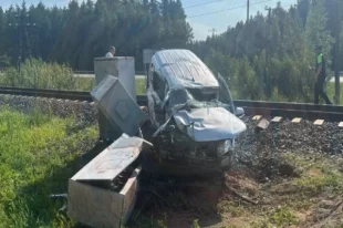В Елабужском районе Lada на запрещающий сигнал семафора выехала на железнодорожный переезд.