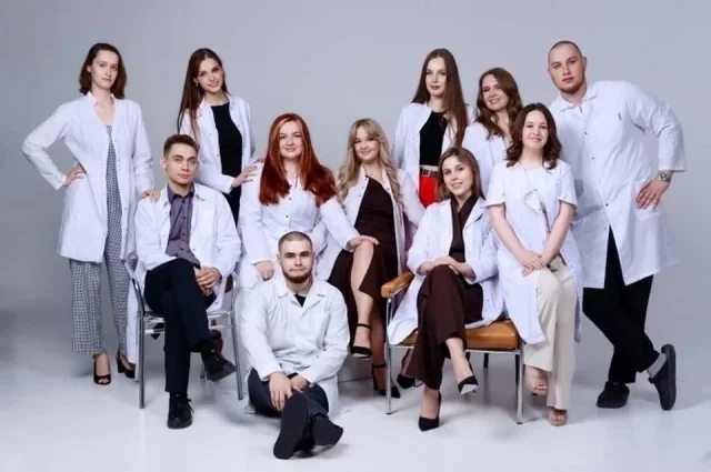 Выпускники 2025 года, которые отучились на медиков-кибернетиков.