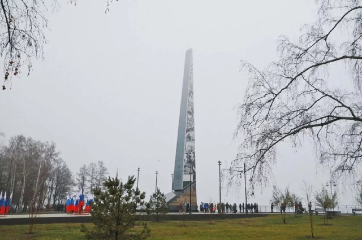 Доступ к стеле «Город трудовой доблести» в Барнауле ограничили