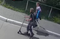 Подростки, которые избили мальчика на футбольной площадке на Родниках в Новосибирске.