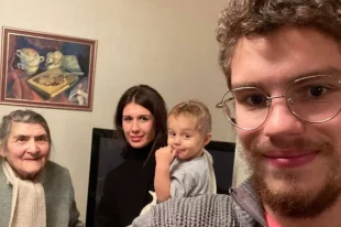 Антон Немцов - на переднем плане.