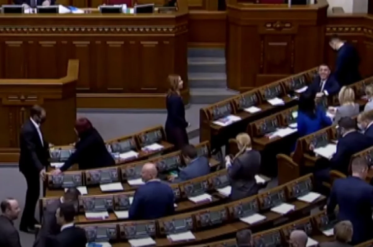 Правительство Украины отправлено в отставку: Шмыгаль станет министром обороны