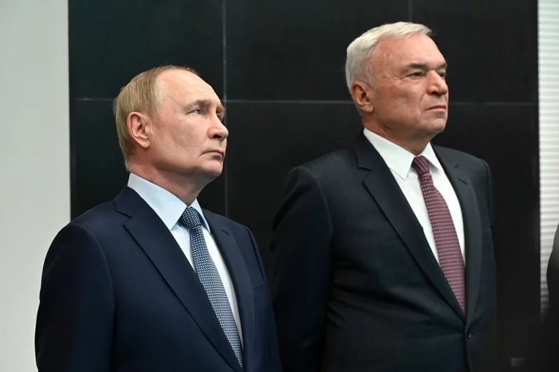Владимир Путин и председатель совета директоров ММК Виктор Рашников.