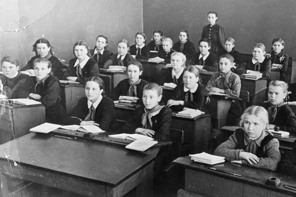 «М» и «Ж» советской школы. Как мальчиков и девочек разделили на 11 лет