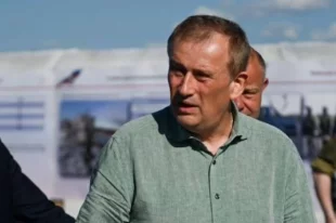 Глава Ленобласти Александр Дрозденко во время рабочей поездки в Волховский район.