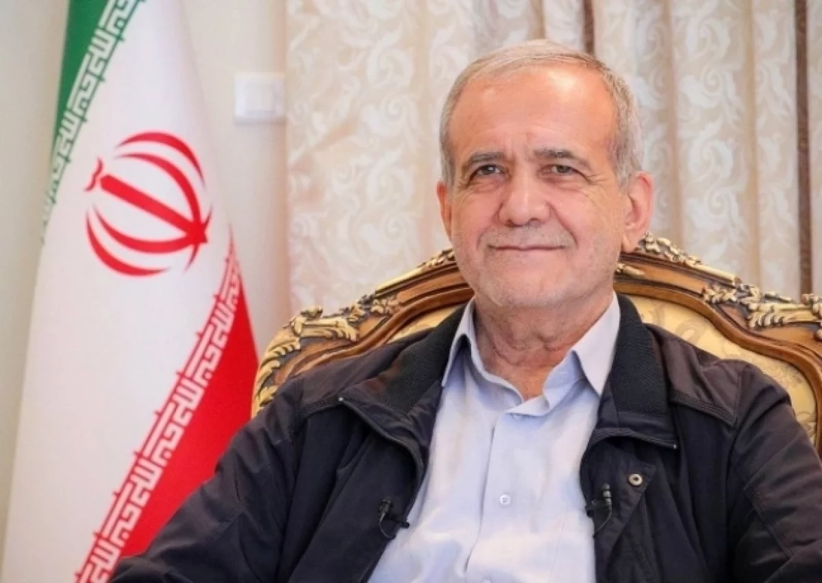 Nasr: Президент Ирана сел в такси из-за разбавленного бензина в машинах кортежа