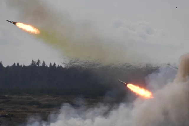 ТОС-1А «Солнцепек» ведет огонь по позициям ВСУ