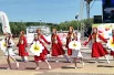 Перед зрителями выступали танцевальные коллективы.