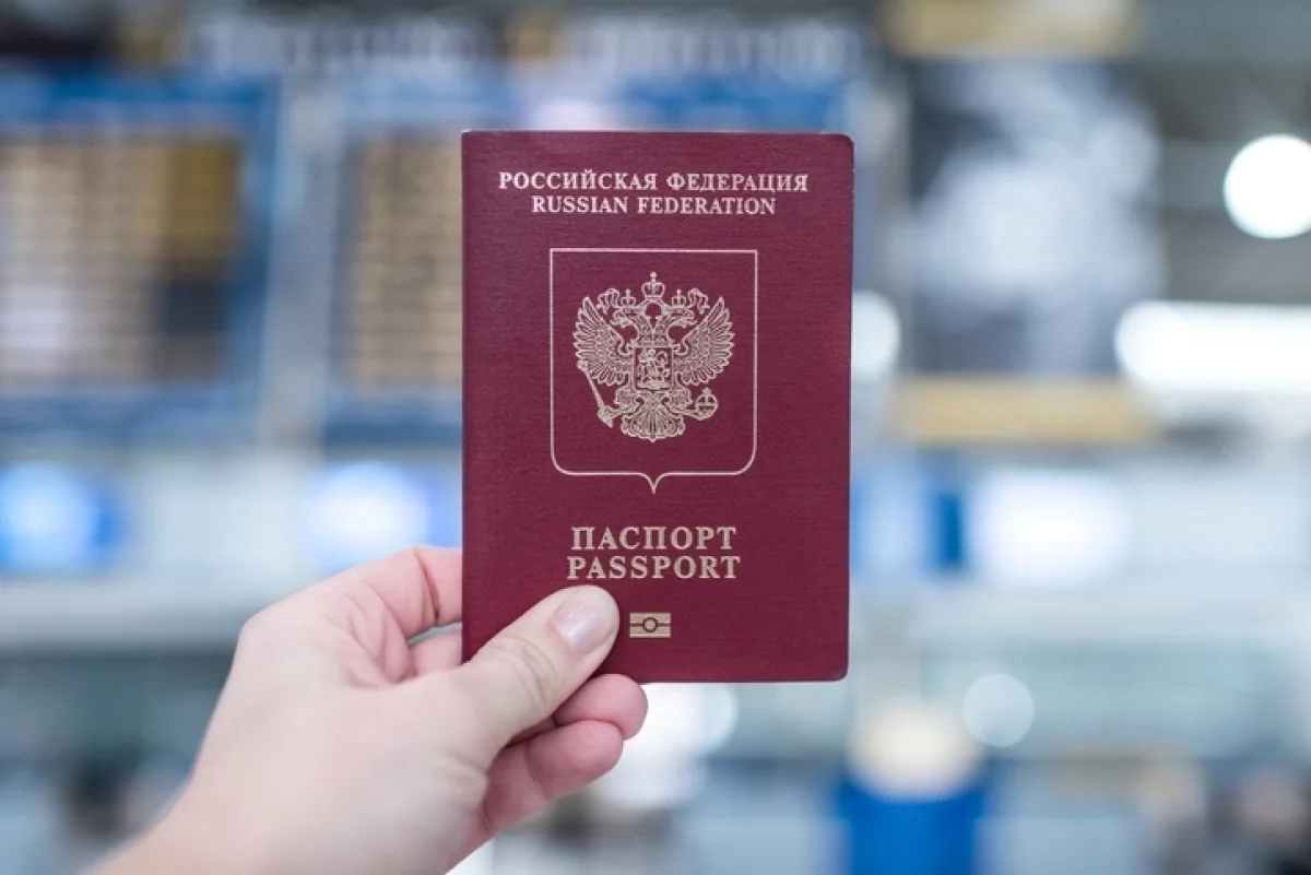 Когда нужно менять загранпаспорт: юрист назвал все обязательные случаи