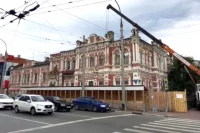 Крышу после пожара починили в 2021 году.