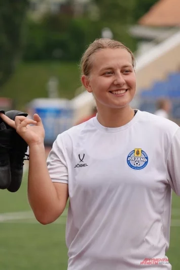 Супранкова Яна №11 после выхода с поля.
