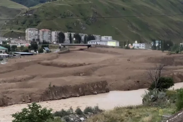 Бурные потоки хлынули на город ночью 21 июля. 