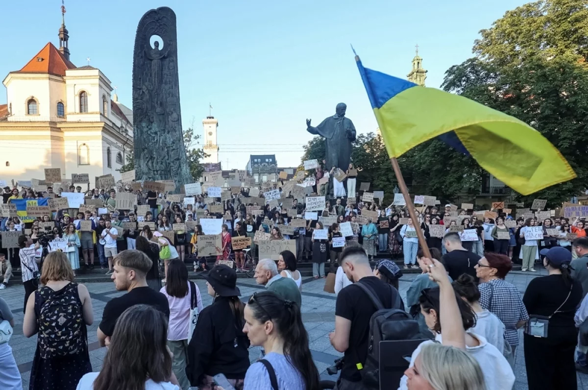 Новый майдан? Эксперт Скачко: протест в Киеве организовали США