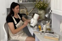 Юлия Ярцева создаёт очередной шедевр.
