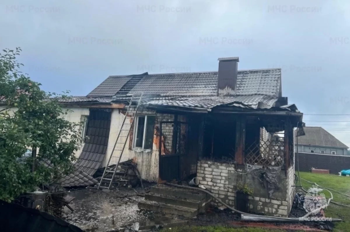 Частный дом сгорел в деревне Тиганово под Брянском