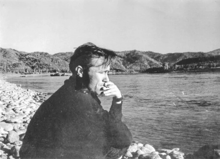 На берегу Катуни во время съемок фильма «Живет такой парень». 1963 г. 