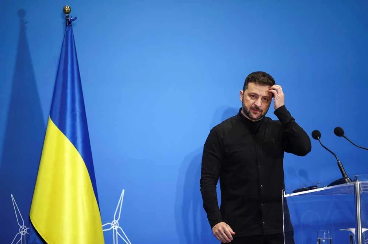 Напугали Майданом. Зеленский попытался избавиться от «крыши» Запада