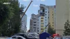 На месте происшествия работают бригады пожарных и спасателей.