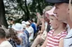 Несмотря на жару, зрители внимательно следили за выступлениями.