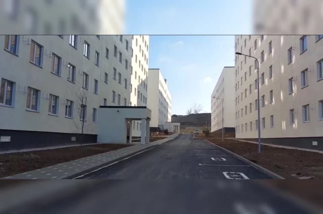 Ряды новых домов казарменного типа – это жилищный комплекс «На Матросова».