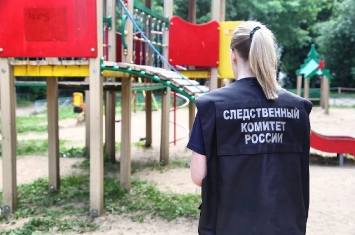 Мальчик из Якутска задел свисавший со столба провод и погиб от удара током