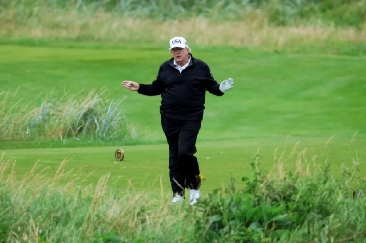 Трампа прозвали американским Пеле за за жульничество во время игры в гольф