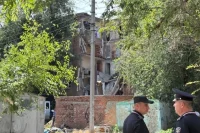 На месте работают оперативные службы.