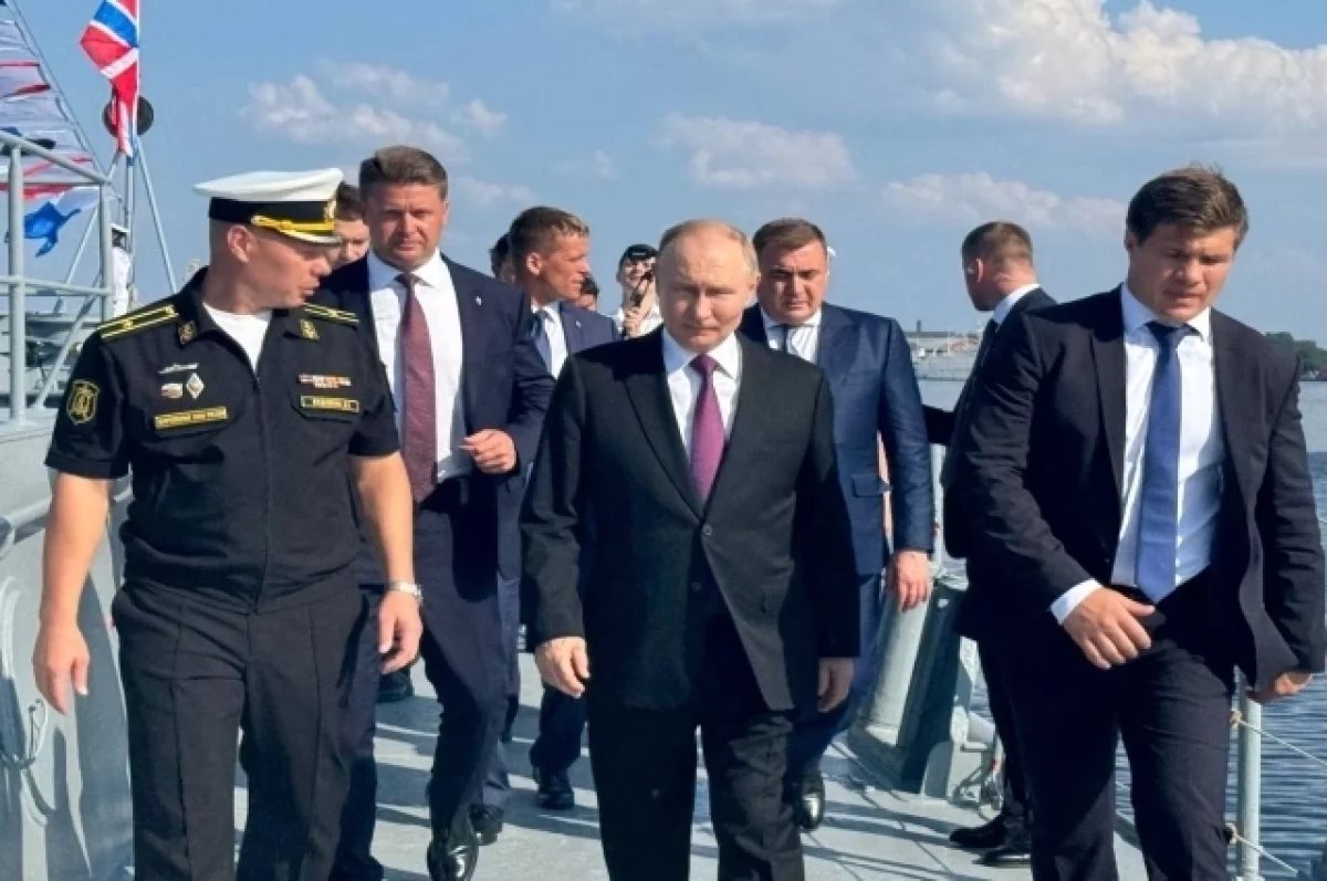 Дандыкин назвал уникальным присвоение звания капитана II ранга Путиным