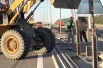 Рабочие убрали барьерное ограждение.