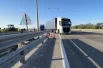 Машины в сторону Москвы пустили по полосе встречного движения.