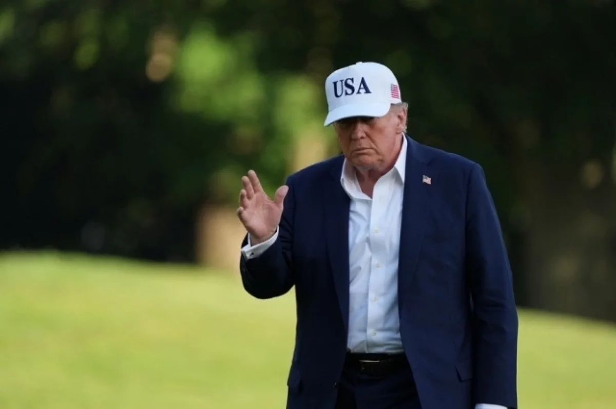 Independent: Руки Трампа были накрашены консилером во время визита в Шотландию