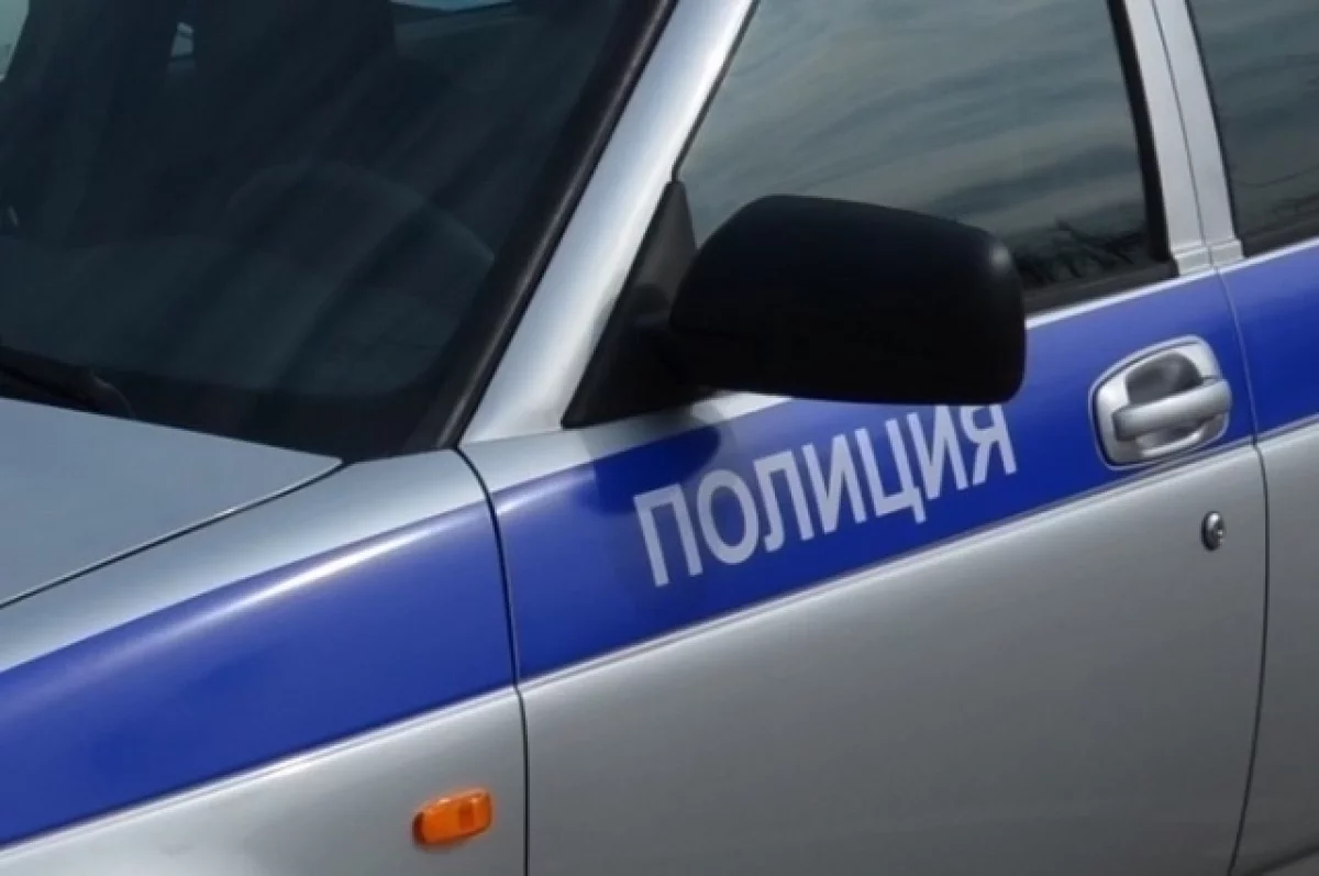 В Новосибирске мужчина раздавал детям сладости и пытался увести ребенка со двора