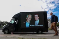 Трамп и Эпштейн были знакомы ещё с лихих 90-х: так Дональда приветствовали в Шотландии.