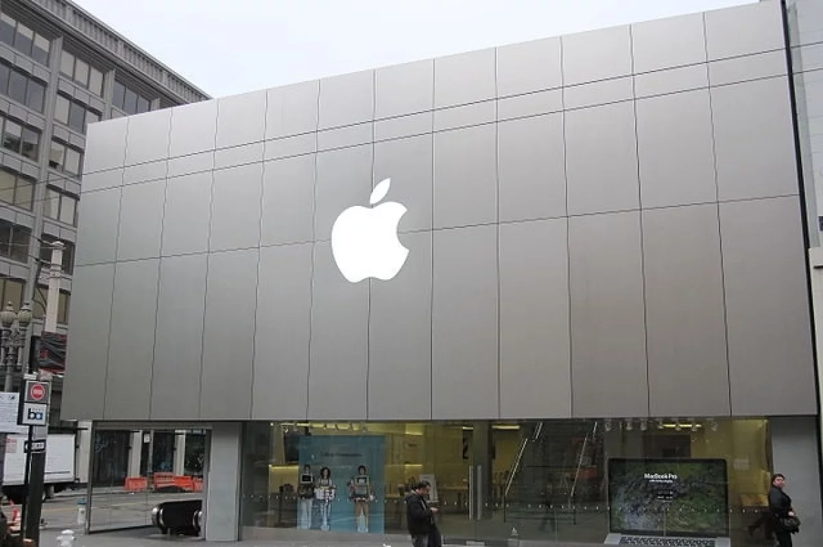 Apple впервые закрывает магазин в Китае, утратив лидерство на рынке смартфонов