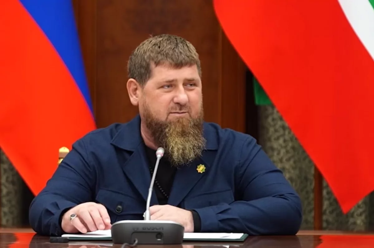 Кадыров обыграл своего сына Ахмата в товарищеском матче по шахматам