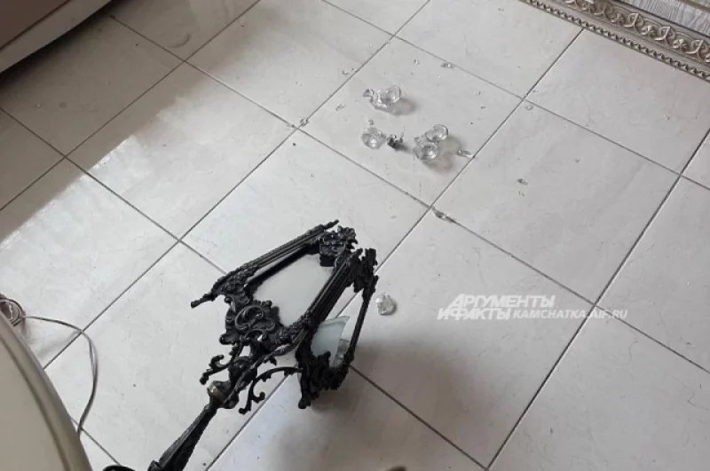 Жители Камчатки до сих пор боятся возвращаться в свои дома.