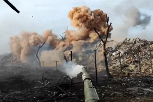 Наши штурмовые подразделения со стороны Новоэкономического заходят на шахту имени Стаханова.