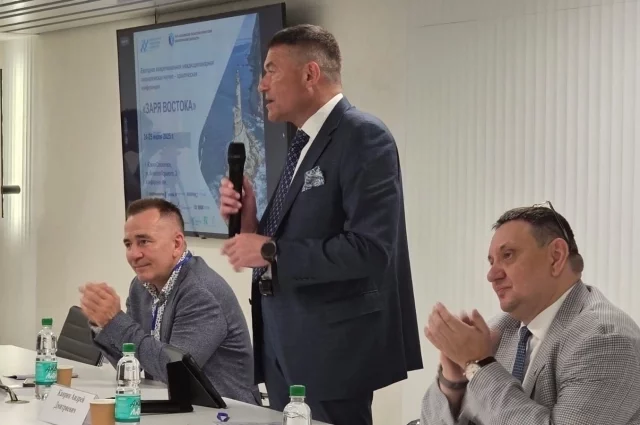 Официально мероприятие открыл главный онколог России Андрей Каприн.