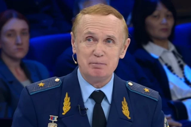 По словам Владимира Попова, сейчас противник делает ставку на массовые беспилотники, что влечет ущерб дальности полета и их качеству.