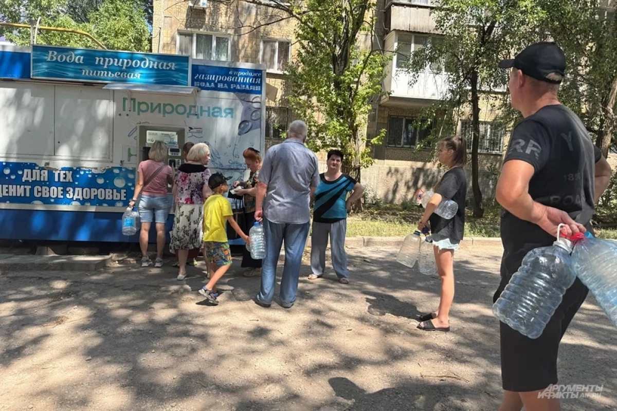 «Когда будет, не знаю!» В Донецке дефицит питьевой воды