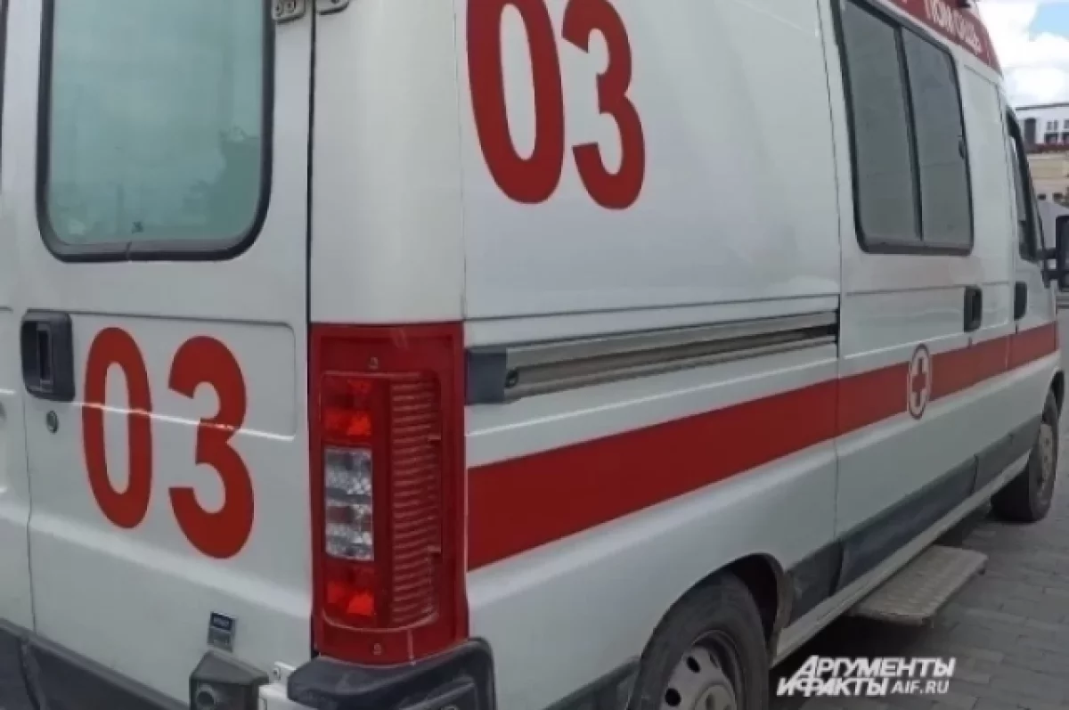 В Ленобласти мужчина угнал автомобиль скорой помощи и попал на нем в аварию