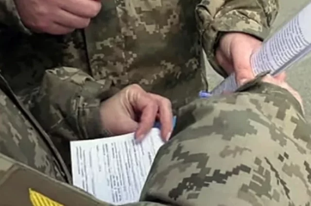 Насильственная мобилизация мужчин в Вооруженные силы Украины (ВСУ) приняла уже такие масштабы, что проблему вынуждены были признать даже в украинском Минобороны.