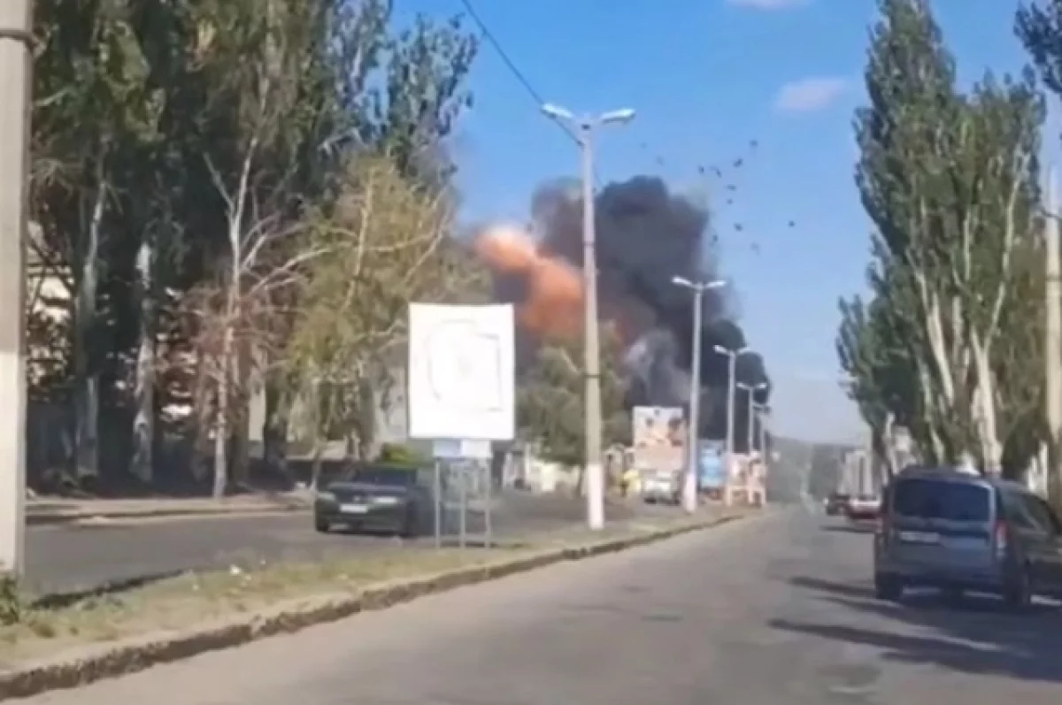 Военкор Романов показал момент удара дрона по зданию ТЦК в ДНР