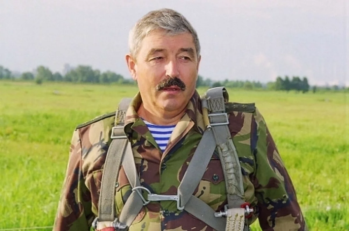 «Первый прыжок не помню». Экс-главком ВДВ генерал Шпак — о парашюте десанта