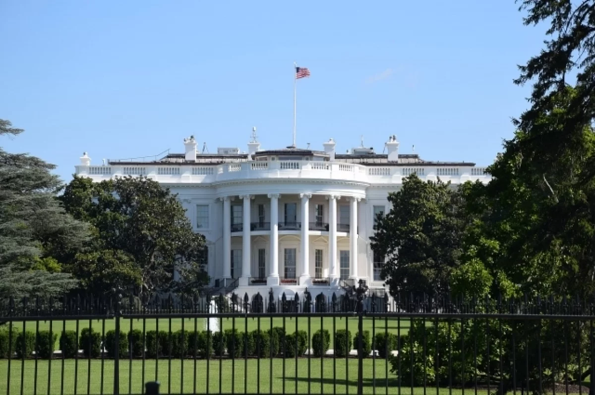 В Сенате США раскритиковали идею Трампа построить в Белом доме бальный зал