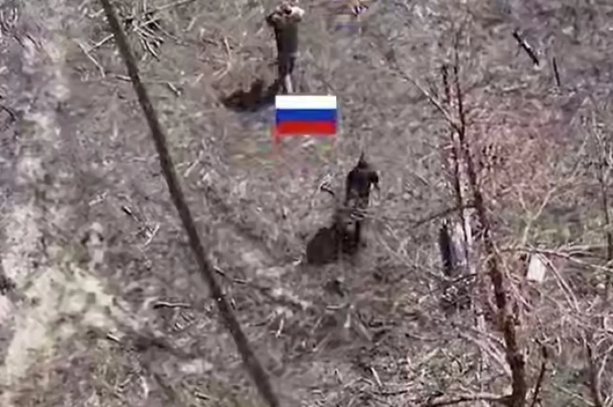 Взятие в плен шести боевиков ВСУ в Серебрянском лесничестве сняли с дрона