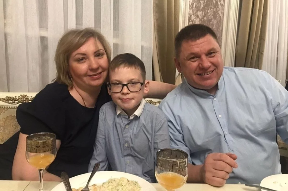 «От них ничего не осталось». По дороге в долгожданный отпуск погибла семья