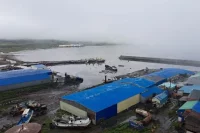 В Северо-Курильске подтопило причальные сооружения, территорию порта и рыбозавод. 